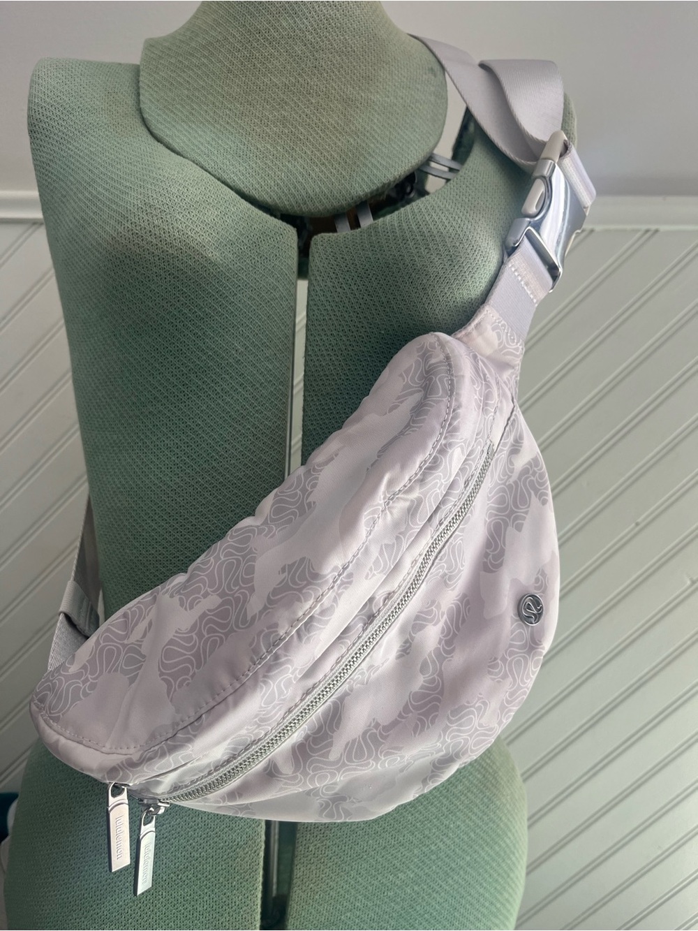 Lululemon City Adventurer Light Gray Women's Sling Belt Bag